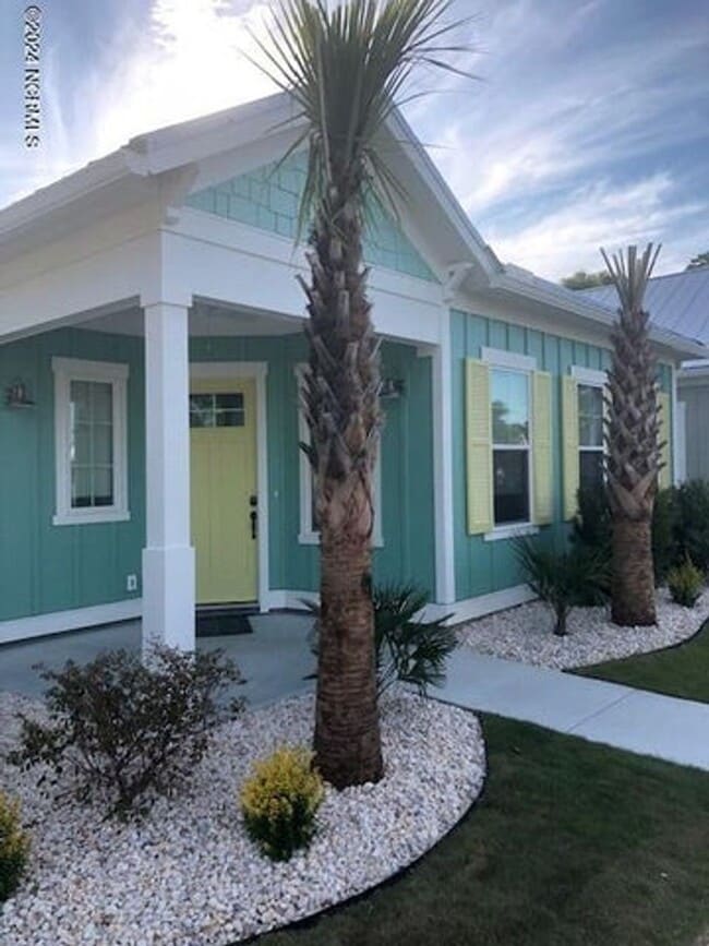 Building Photo - Fully furnished! Welcome to your dream ren...