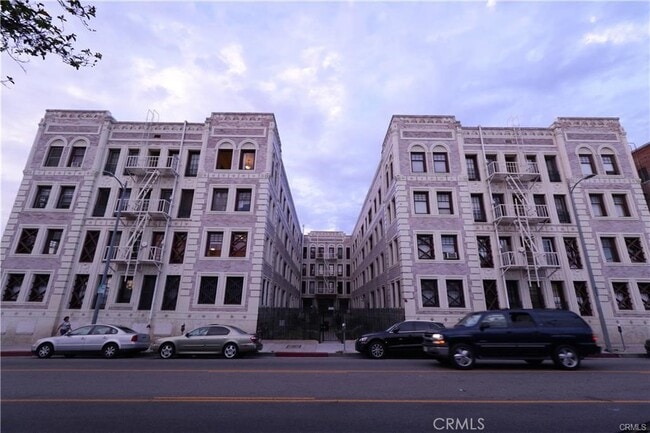 Building Photo - 2121 James M Wood Blvd Unit 221-221 Rental