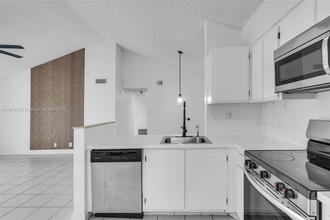 Photo - 3065 N Oakland Forest Dr Unit 203