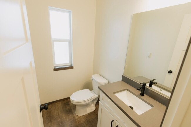 Photo - 3 Bedroom 2 1/2 bathroom Hayden Townhome!
