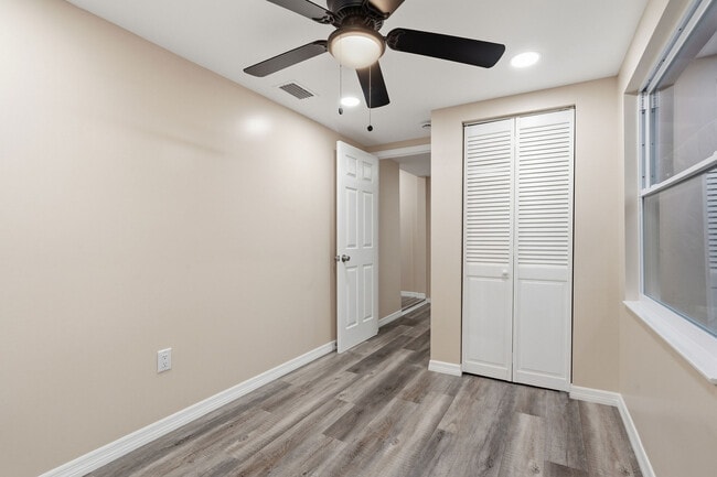 Photo - 903 Vine Ave