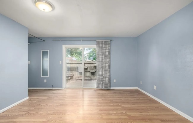 Sala de estar - 8023 Wolff St