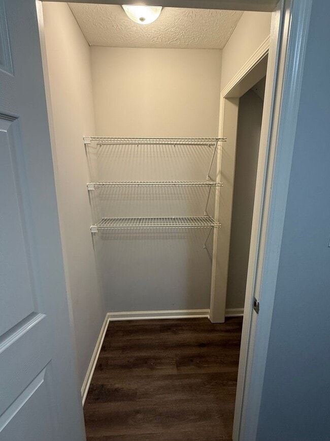 Photo - HALF OFF ONE MONTH AT UPPER STONE! Unidad 362G