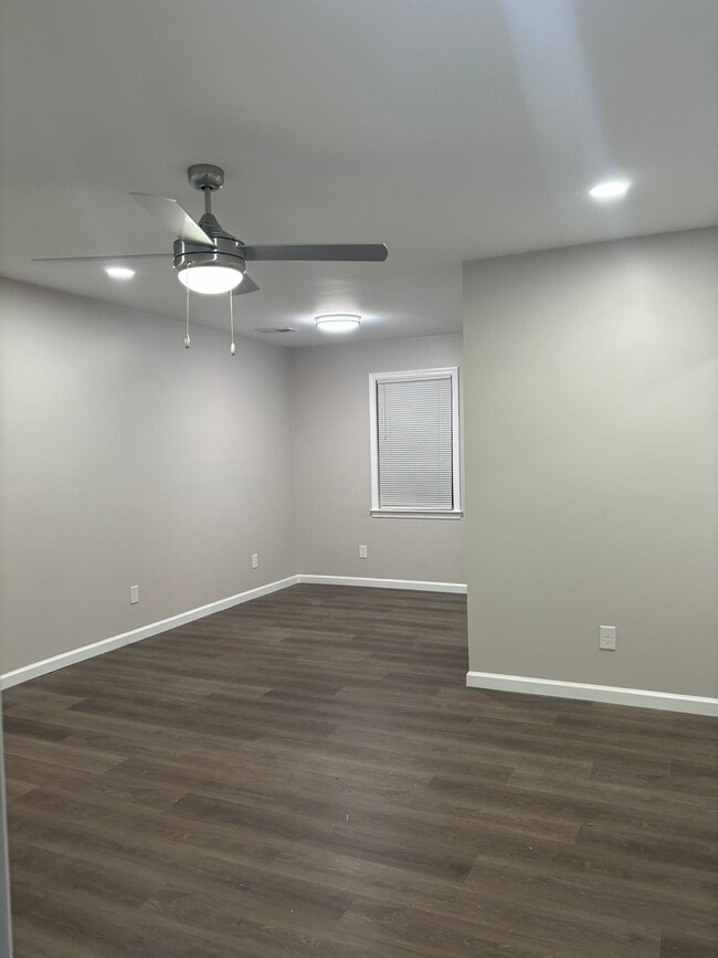 Building Photo - 3992 Ridgedale St