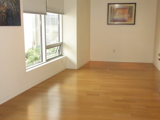 Photo - Meriwether West - North facing studio with river/bridge views/parking/amenities/utilities Unit MER305