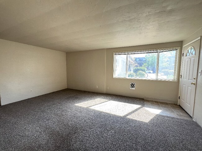 Photo - 810 NW 23rd St Unidad 10