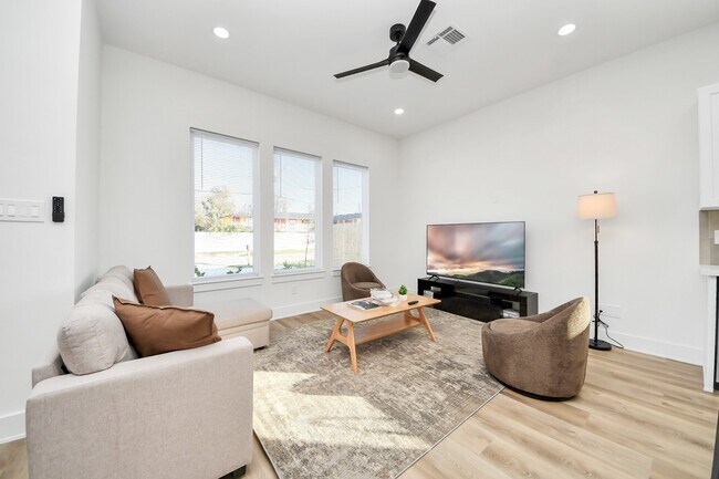 Photo - 3909 Maggie St