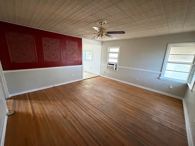 Photo - 2315 32nd St