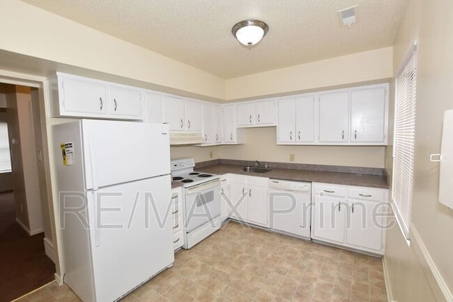 6006 Edgelake Dr