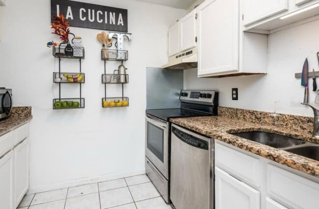 Photo - "Charming 2-Bed Townhouse with Modern Comforts in Orlando's Heart" Unit 2