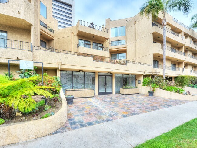 Photo - 1633 S Bentley Ave Apartments Unit 101