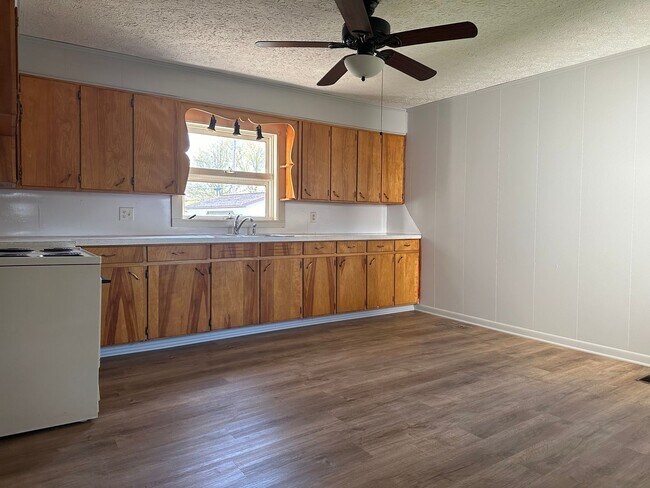 Photo - 3 Bedroom Home Uhrichsville, Ohio