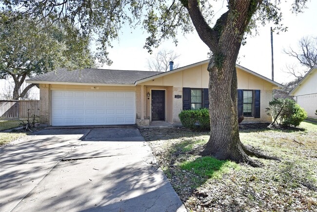 Photo - 2207 Woodglen Dr