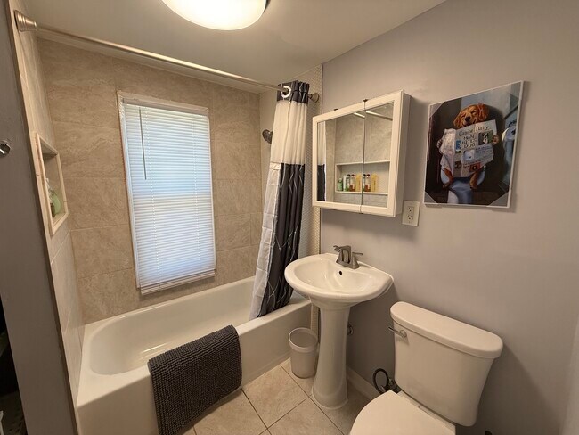 Photo - 5113 W Lexington St Apartment Unit 1