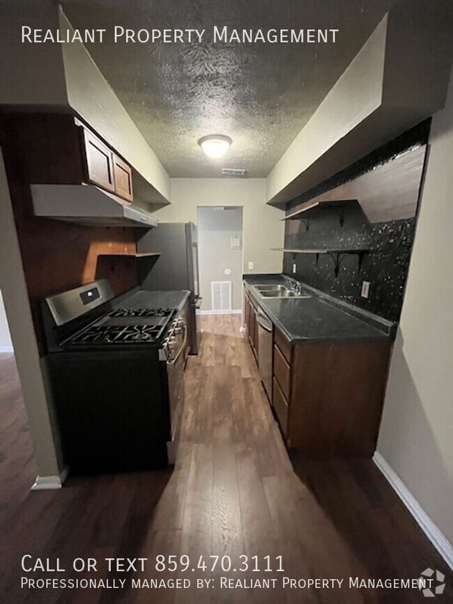 Building Photo - 1281 Village Dr Rental