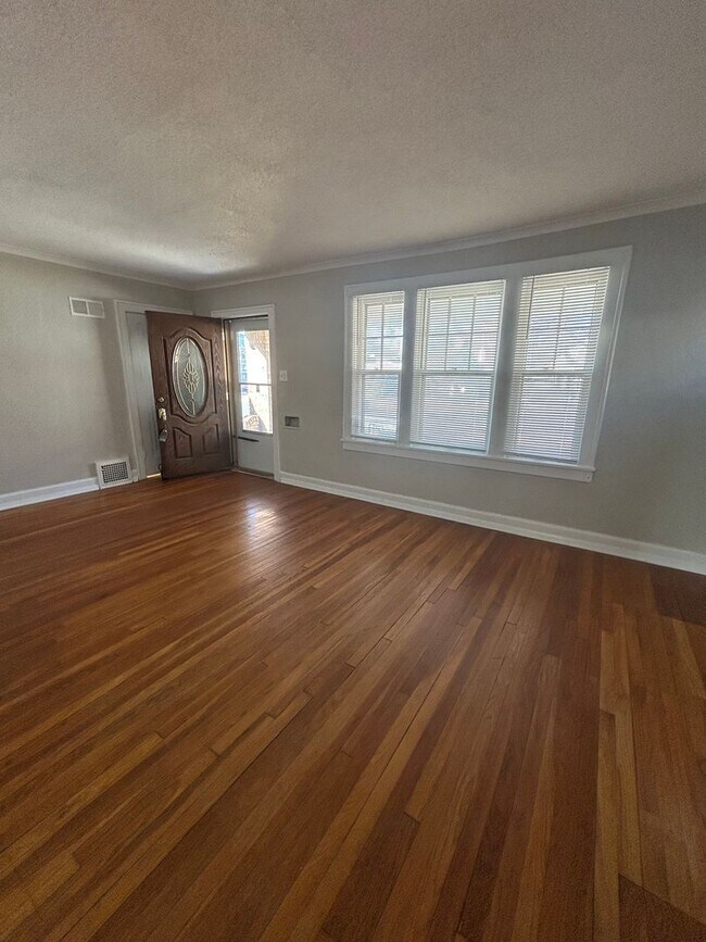 Photo - Spacious 4 Bed, 2 Bath Home in Prime Rockhill/Plaza Area Location