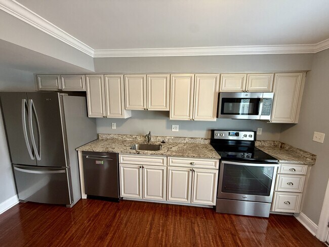 Photo - 568 Lancaster Pl