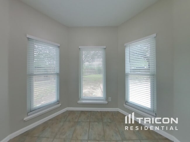 Photo - 17419 Pikes Peek Ct