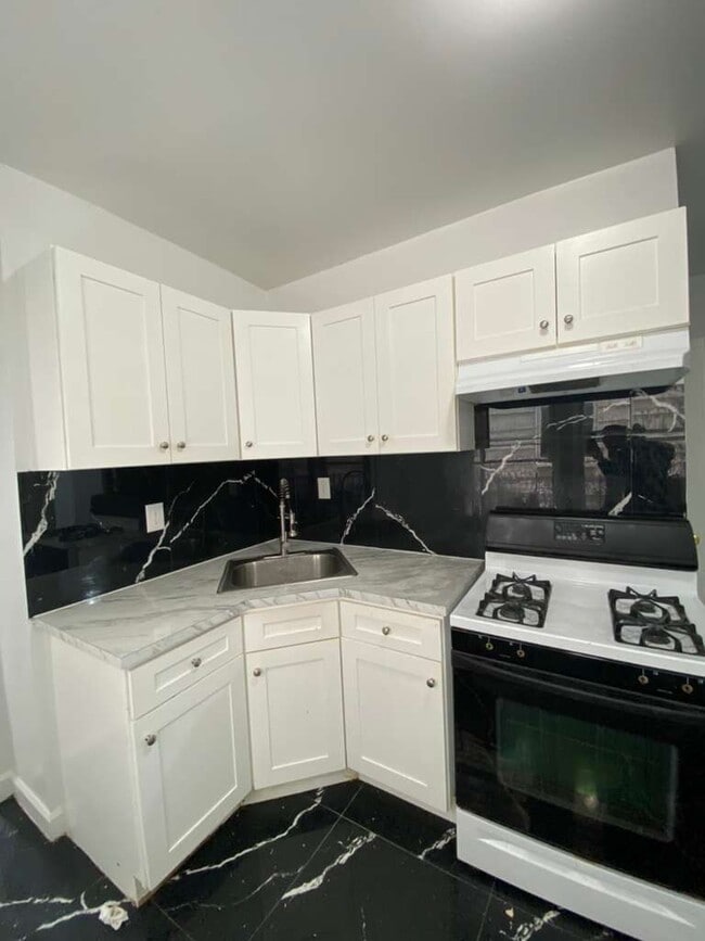 Building Photo - 26 Mulberry St Unit 1