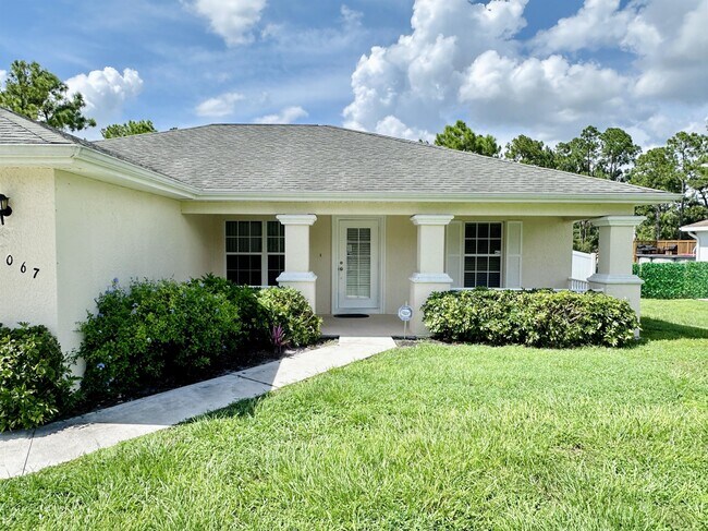 Photo - 1067 Butler St E