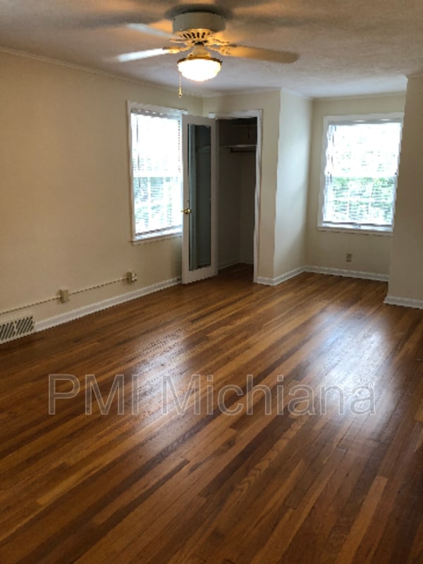 Photo - 110 S Hawthorne Dr