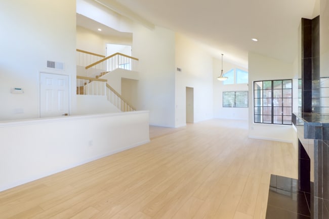 Photo - 5813 Serrania Ave