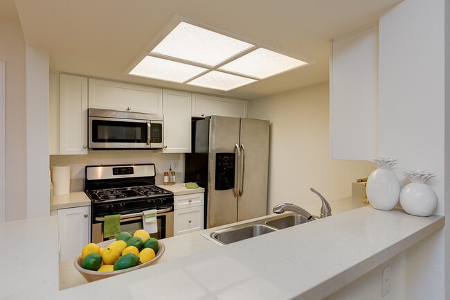 Metro Art West Hollywood Luxury Living - Metro Art West Hollywood Luxury Living Apartments