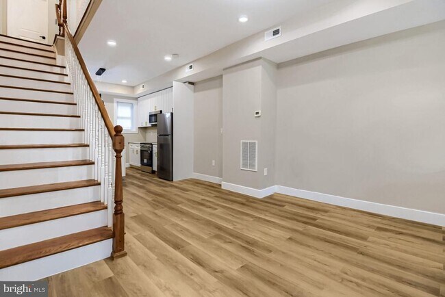 Photo - 2542 Oswego Ave