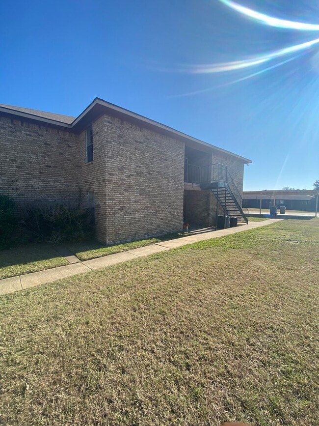 Building Photo - 5510 Brookview Ct Unit # C - 2nd floor