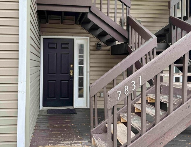 Building Photo - 7831 Meadowhaven Blvd Unit 73