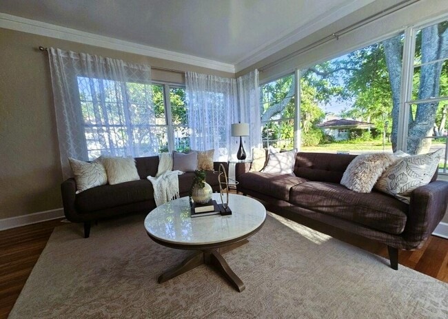 Photo - 205 25th Ave NE