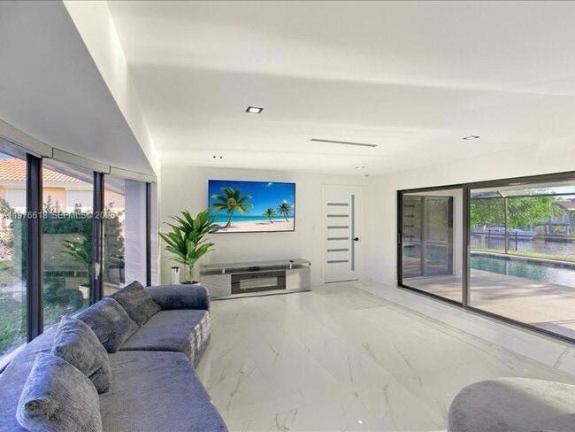 Photo - 103 Tropicana Dr