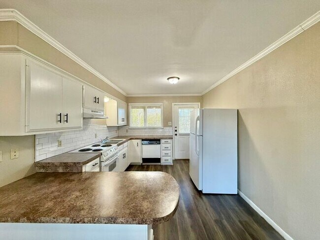 Photo - Tour Today! Studio Apartment in East Tyler! 1/2 Off First Full Months Rent!