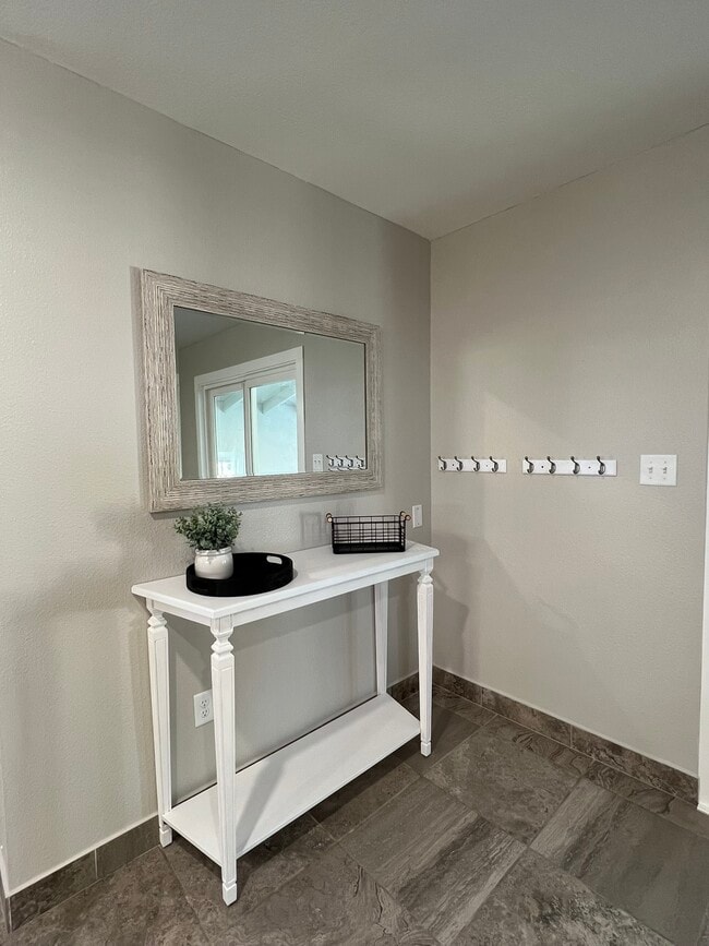 Photo - 320 W 4th St Unit 101