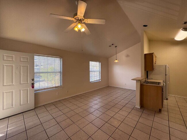 Building Photo - "Charming 1-Bedroom Retreat in San Marcos – Perfect Balance of Comfort and Convenience!"
