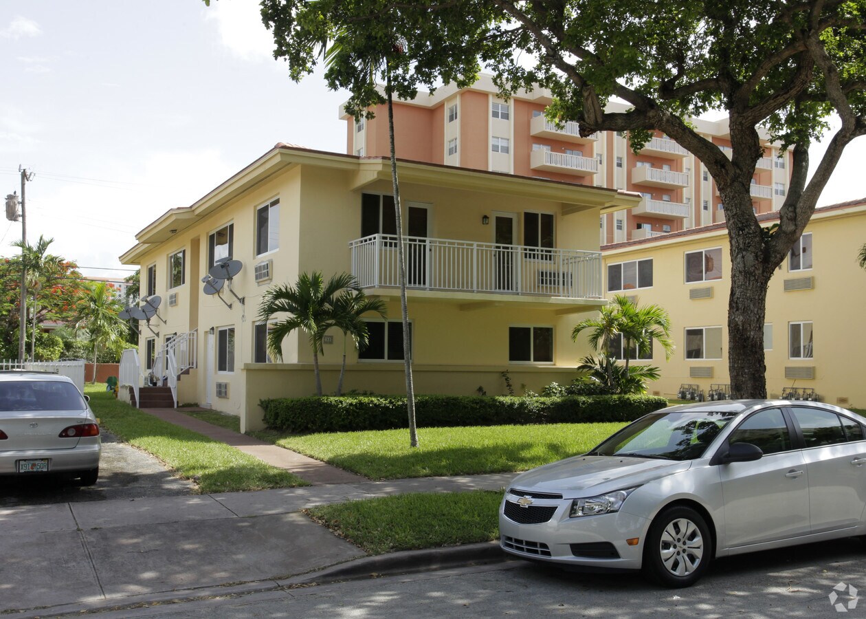 31 Menores Ave - 31 Menores Ave
