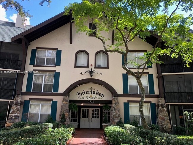 Building Photo - 3720 Inverrary Dr Unit 1C