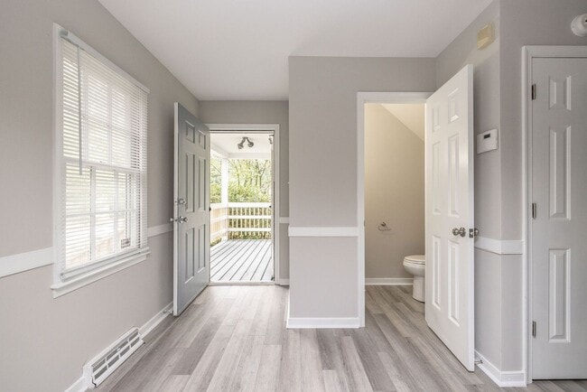 Photo - Beautifully Renovated 4-Bedroom Home in Ch...