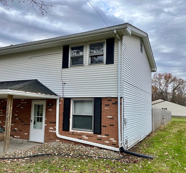 Photo - 1209 Rosewood Dr NE