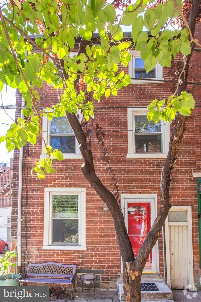 Building Photo - 720 S Percy St Rental