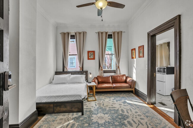 Building Photo - 51 E 4th St Rental