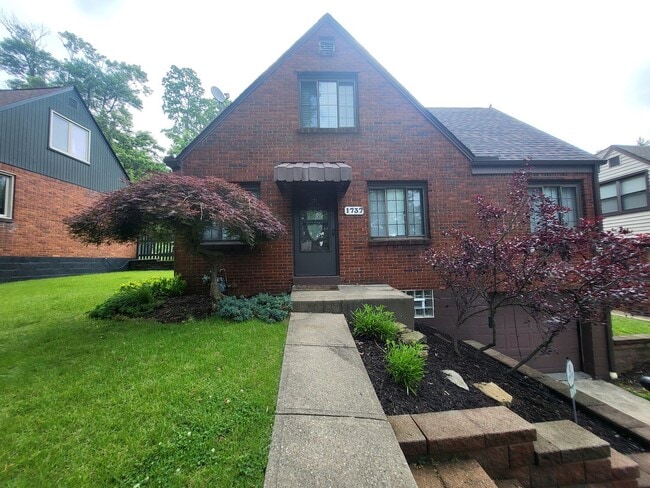 Beautiful 3 bedroom house in Brookline - Beautiful 3 bedroom house in Brookline