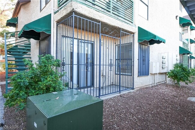 Building Photo - 510 Elm Dr Unit 106