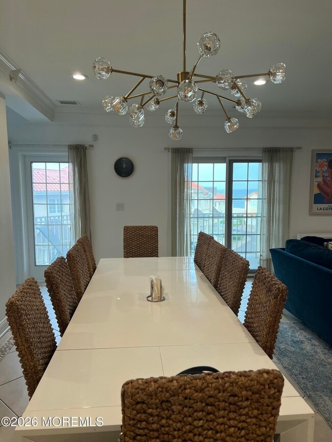 121 Riviera Dr