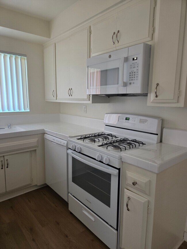 Photo - 14335 Burbank Blvd
