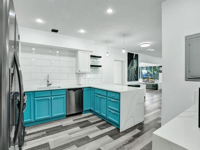 Photo - 708 NE 24th Ave