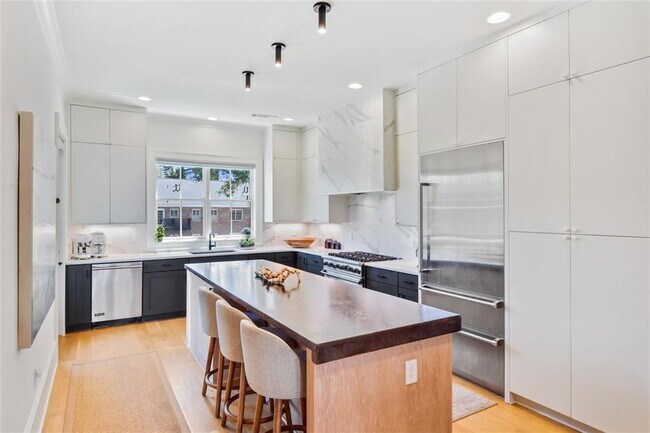Prime Residence with fabulous amenities in the heart of Buckhead