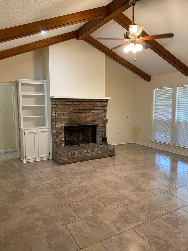 Must see this Lovely 4/2.5 Brick Home in House Rental in Baker