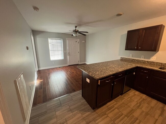 Photo - LIVE CLOSE TO MTSU CAMPUS!!!