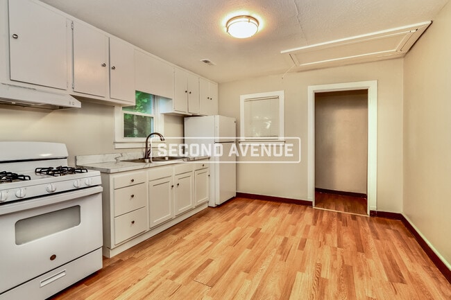 Photo - 3746 Kahlert Ave